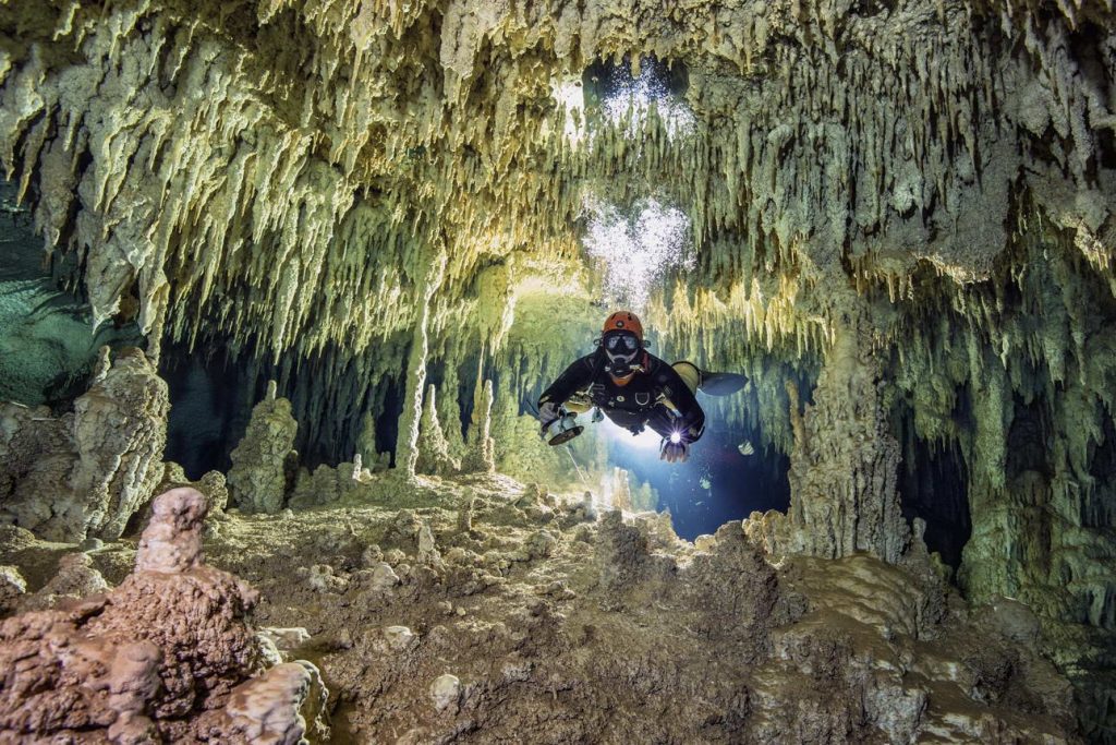 mexico-divers-discover-the-biggest-underwater-cave-system-on-the